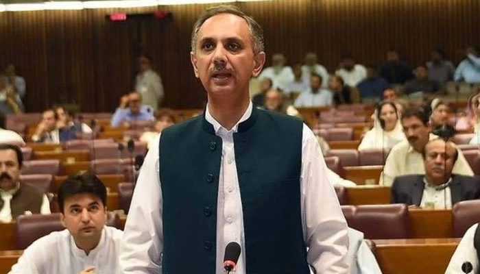Breaking News: PTI Senior Leader Lashes out at Govt in National Assembly