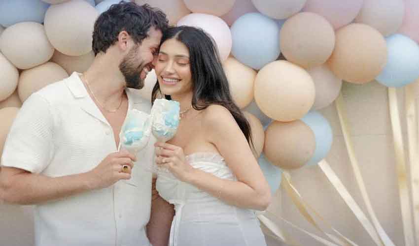 Ananya Panday Cousin Alanna Reveals Baby's Gender!
