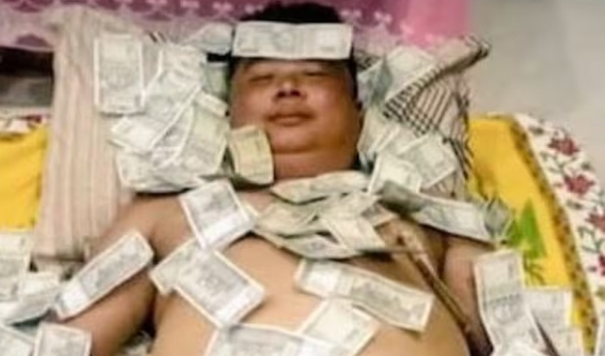 Scandal Erupts as Photo of Indian Politician on Bed of Cash Goes Viral